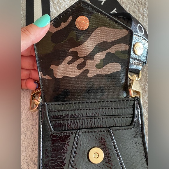 QUAY Australia Small Crossbody Bag - Picture 2 of 8